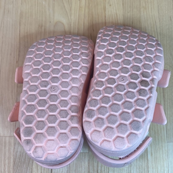 Cat & jack coral sparkle sandals - Picture 4 of 4